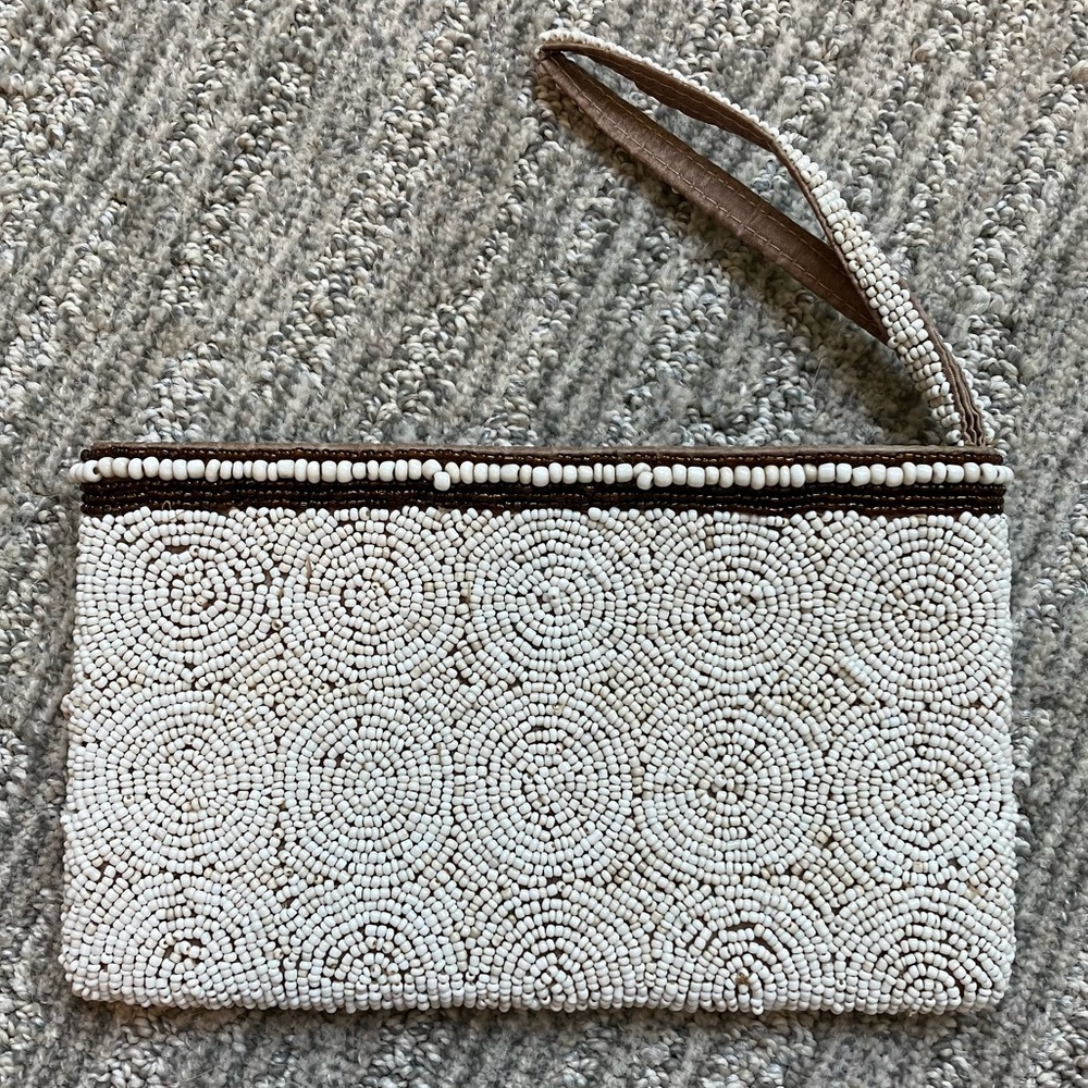 Vintage beaded white wristlet clutch, no brand
